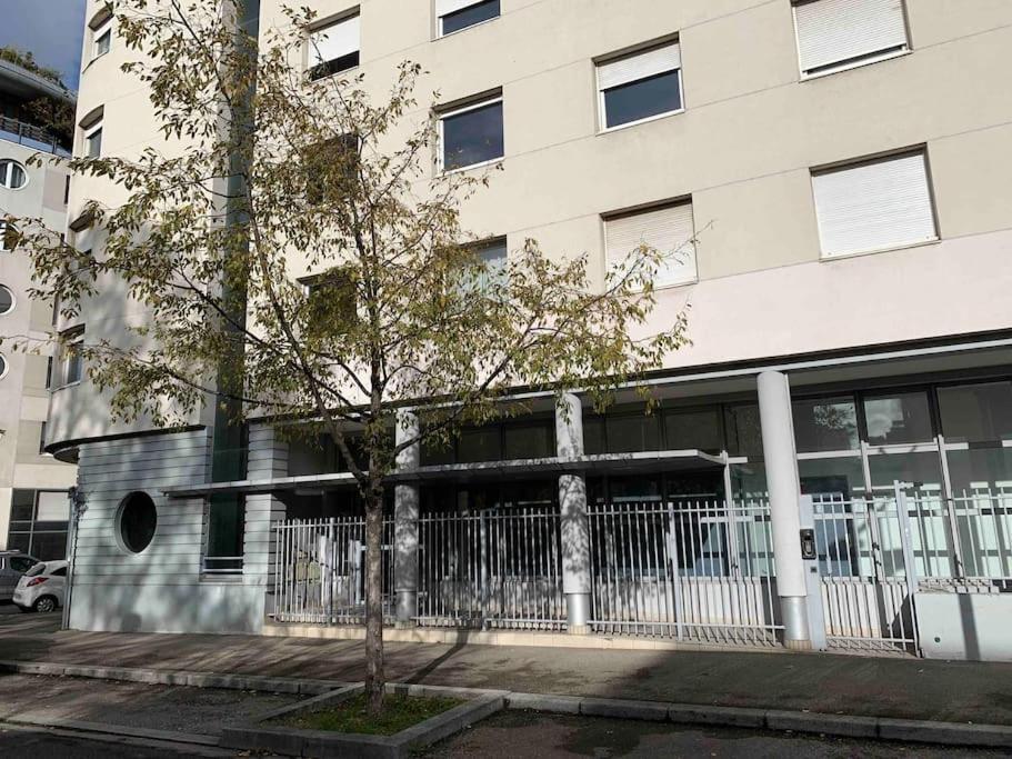 Studio Le Pensier - Monplaisir Lyon Bagian luar foto